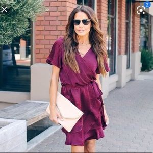 VICI TALKING SMOOTH RUFFLE TIE DRESS in RAISIN